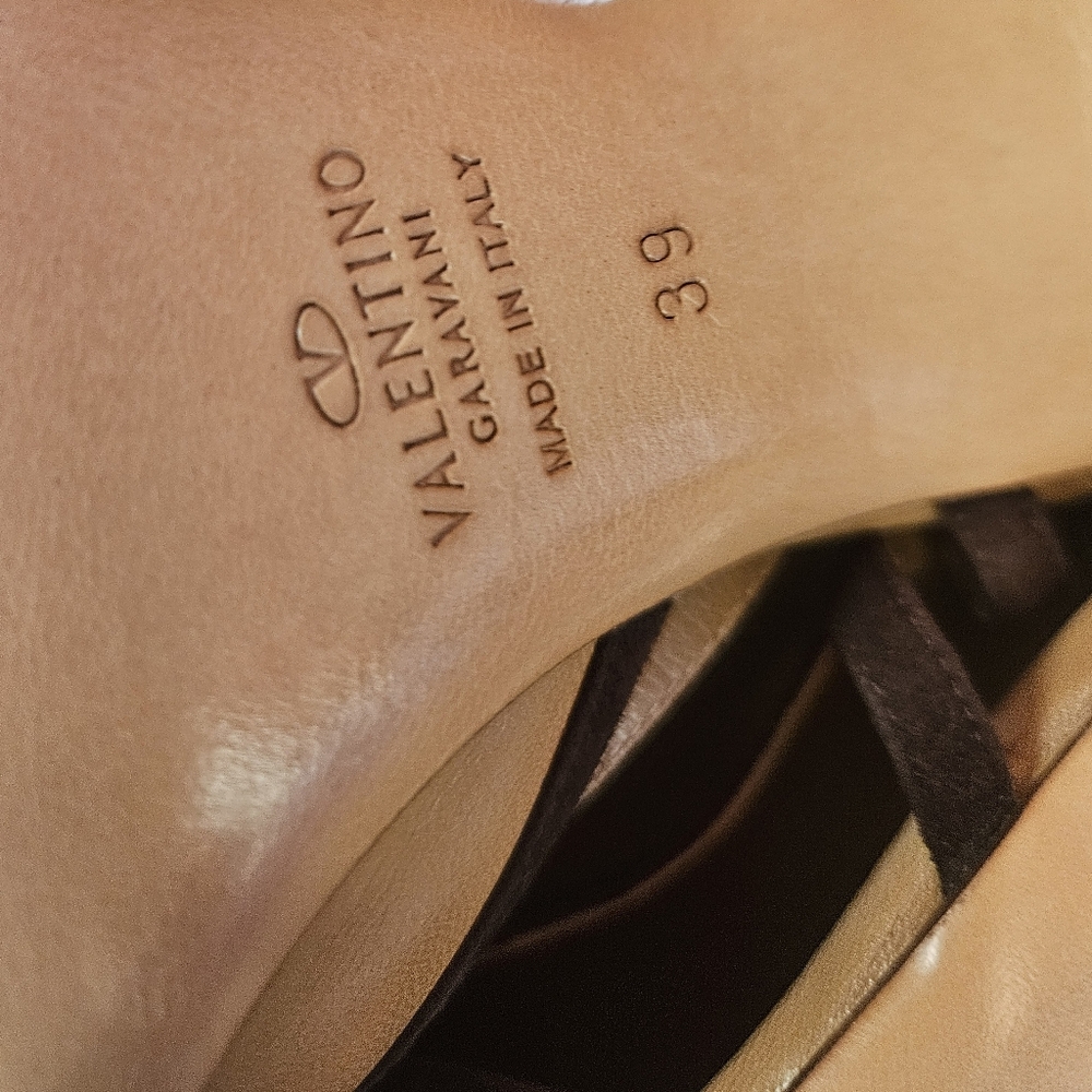 Valentino Garavani beautiful shoe - Picture 13 of 15